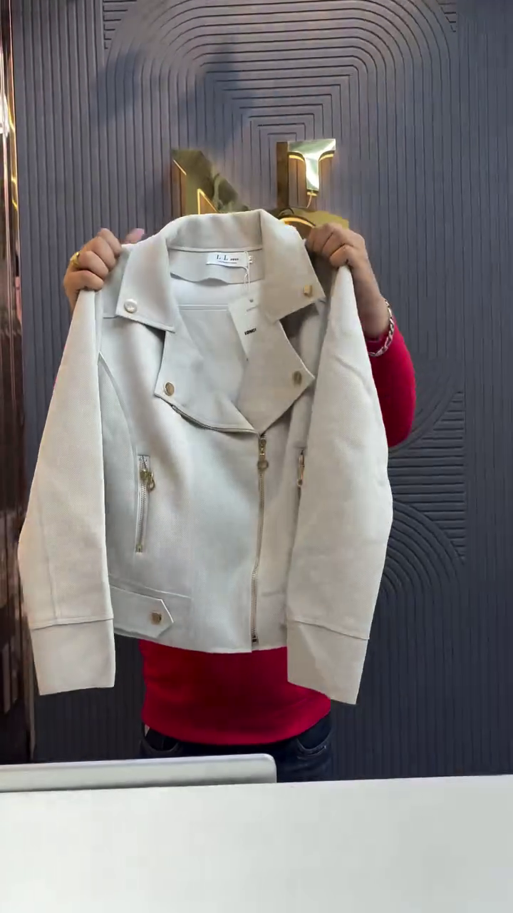 Cream Luxe Moto-Style Gold Zip Cropped Winter Jacket for Women 🧥✨