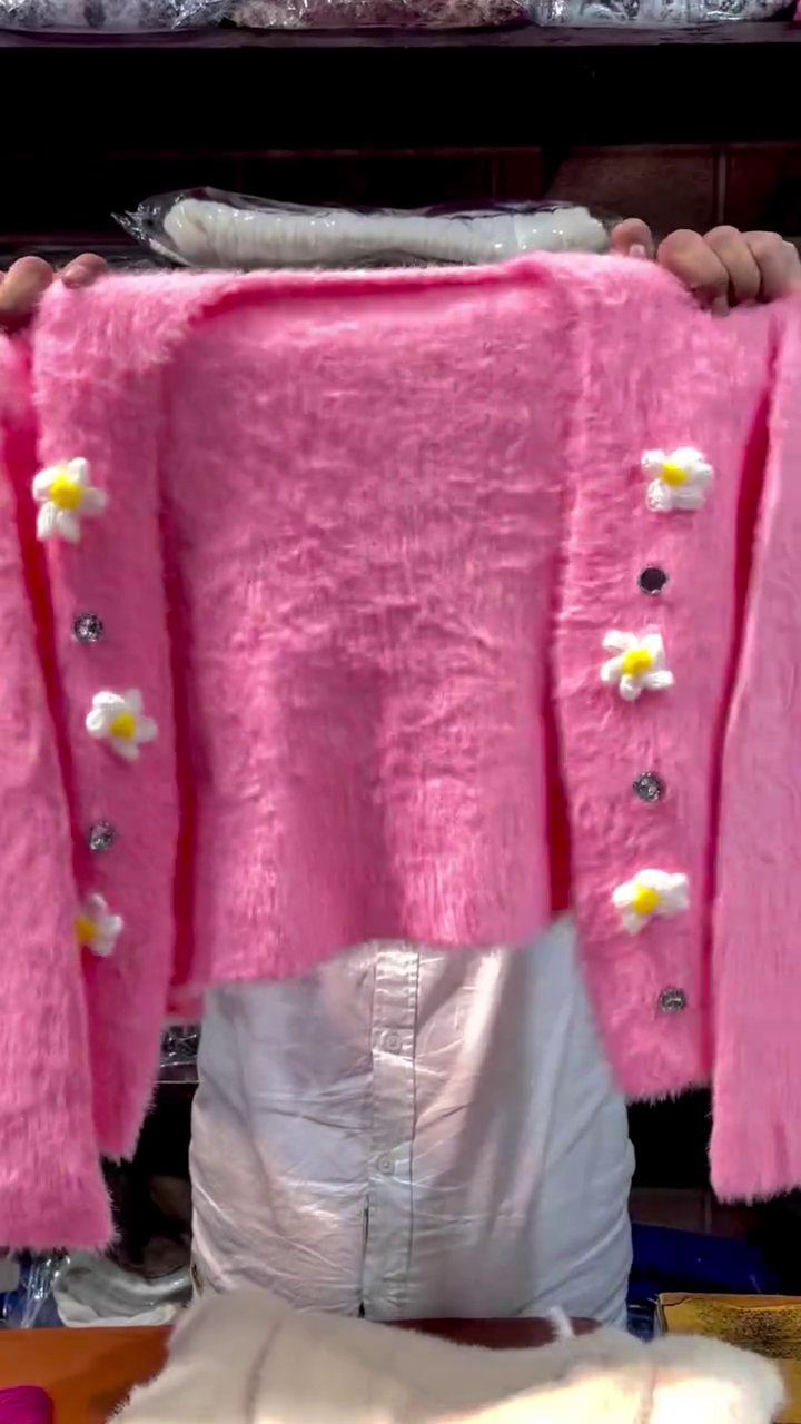 Fluffy Pink Daisy Button Cropped Winter Cardigan 🌸🩷