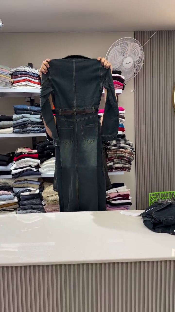 Dark Wash Belted Denim Shirt Dress with Long Sleeves and Front Pockets 🔵👗