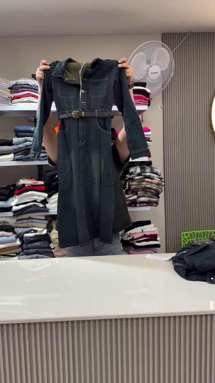 Dark Wash Belted Denim Shirt Dress with Long Sleeves and Front Pockets 🔵👗