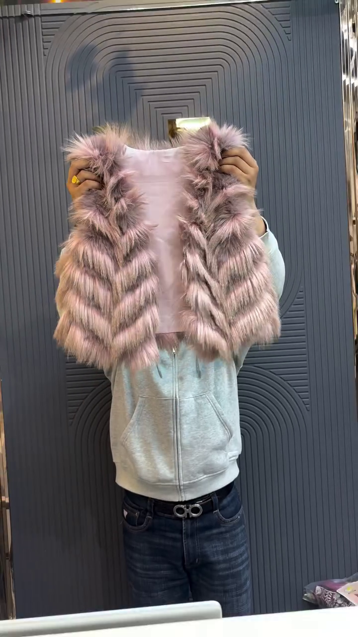 Grey & Black Faux Fur Cropped Sleeveless Winter Gilet Vest 💿❄️