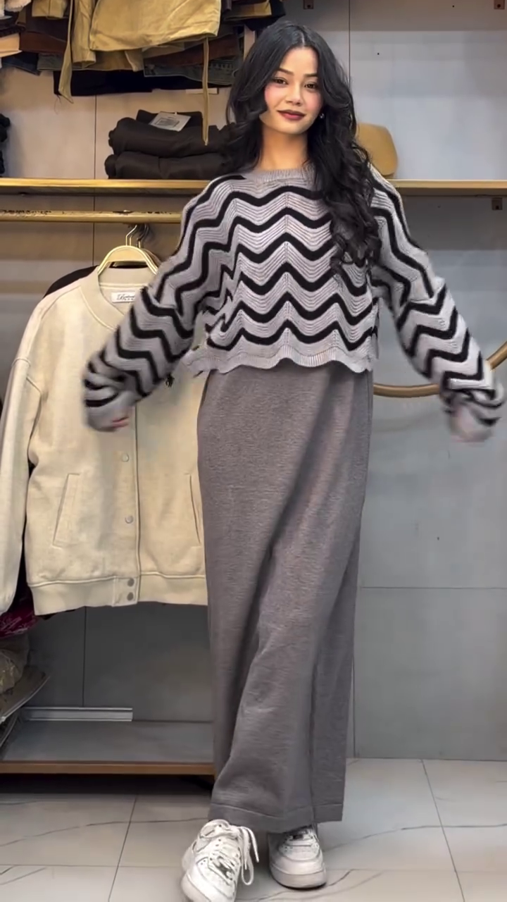 ✨Stylish Women’s Black & White Zigzag Pattern Oversized Winter Sweater With Cozy Warm Fabric✨