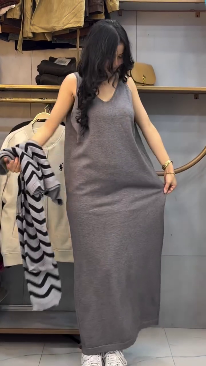 ✨Stylish Women’s Black & White Zigzag Pattern Oversized Winter Sweater With Cozy Warm Fabric✨