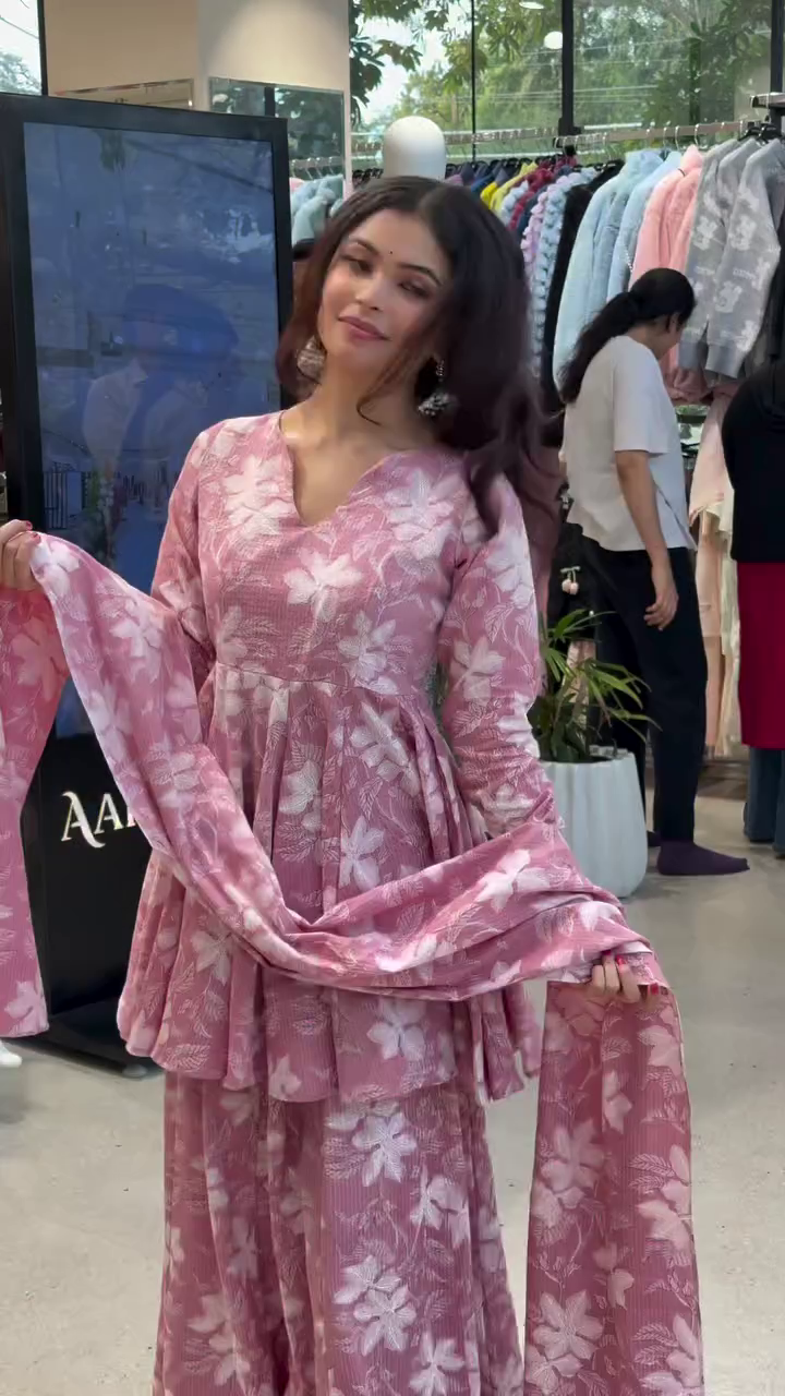 Petal Blush Ensemble: A Rosy Daydream in Motion" 🌸👚🌷