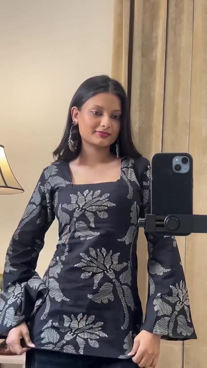 Scarlet Petal Ease: Everyday Elegance with a Twist" ❤️🌺👜