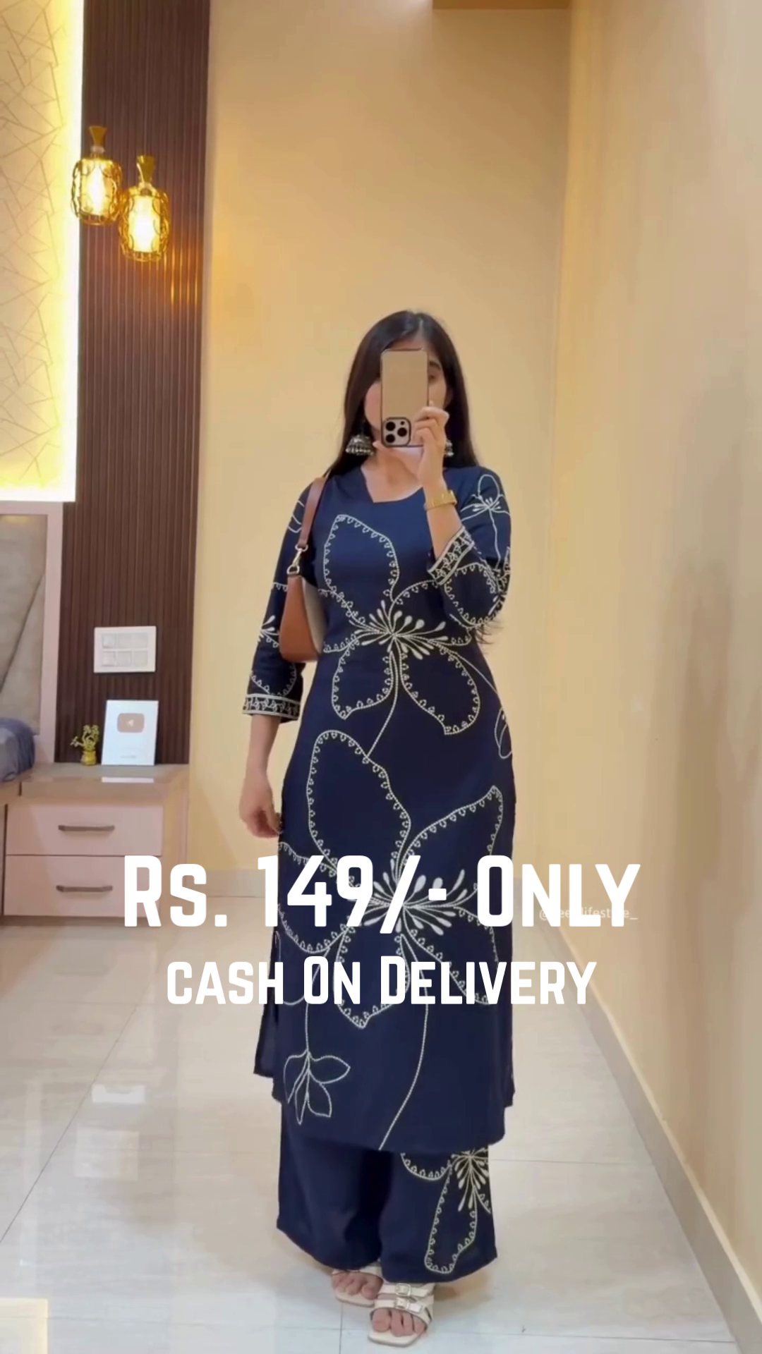 Scarlet Petal Ease: Everyday Elegance with a Twist" ❤️🌺👜