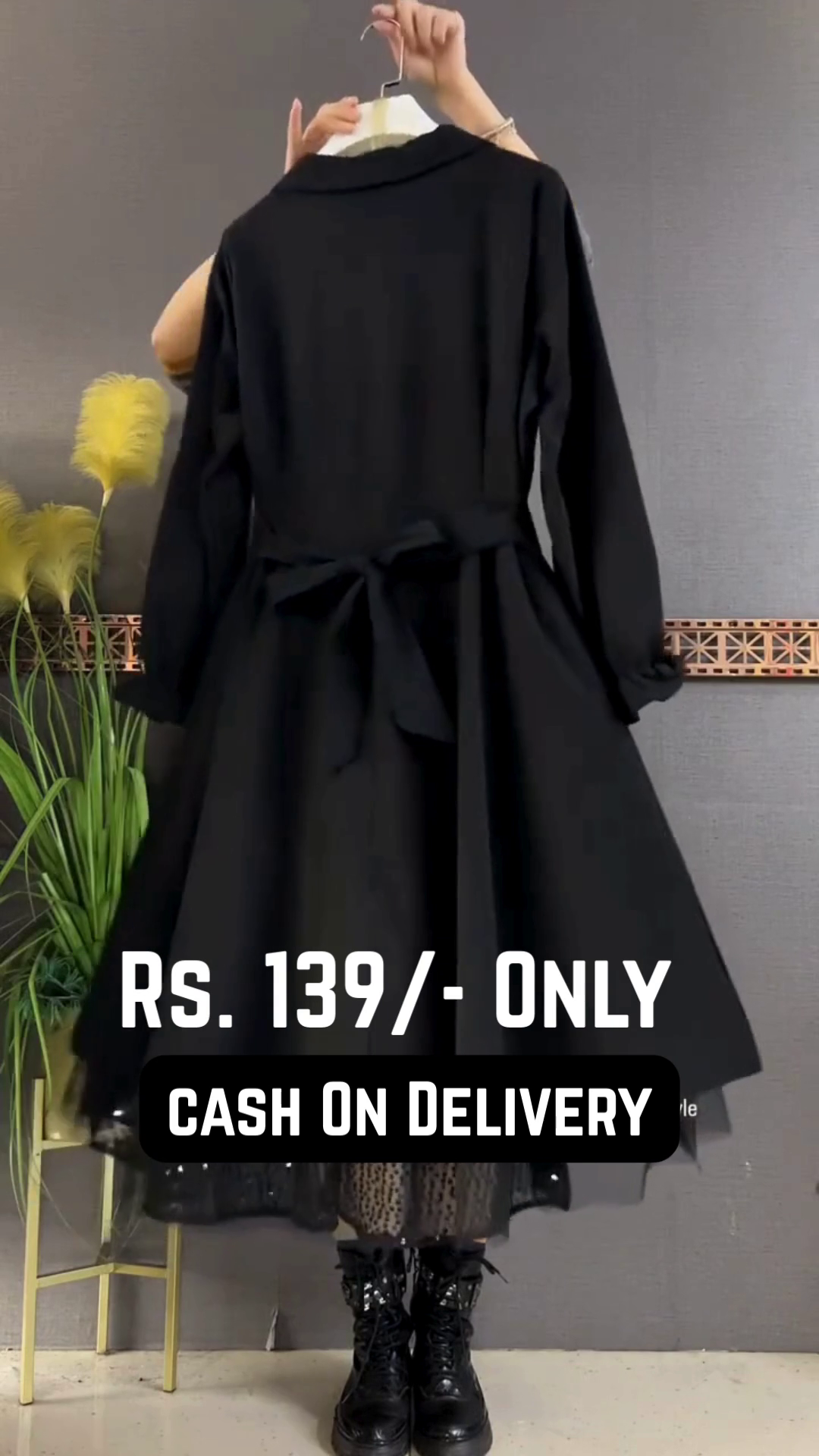 Elegant Black Long-Sleeved Dress with Ruffled Cuffs, Beadwork Detailing, and Layered Sequin Hem 👗🖤✨🌹🔥