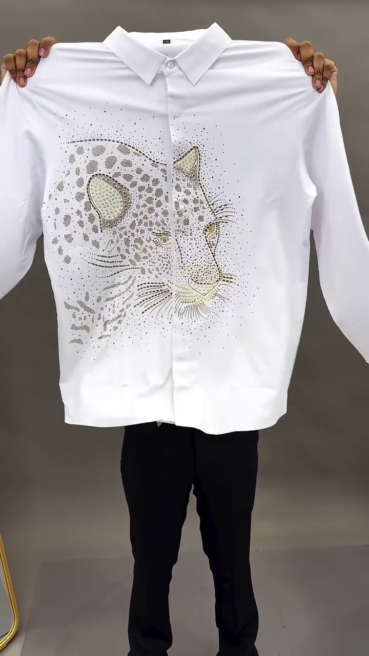White Long-Sleeve Button-Up Shirt with Artistic Horse Head and Flowing Mane Design 🐎👕⚪🌿✨