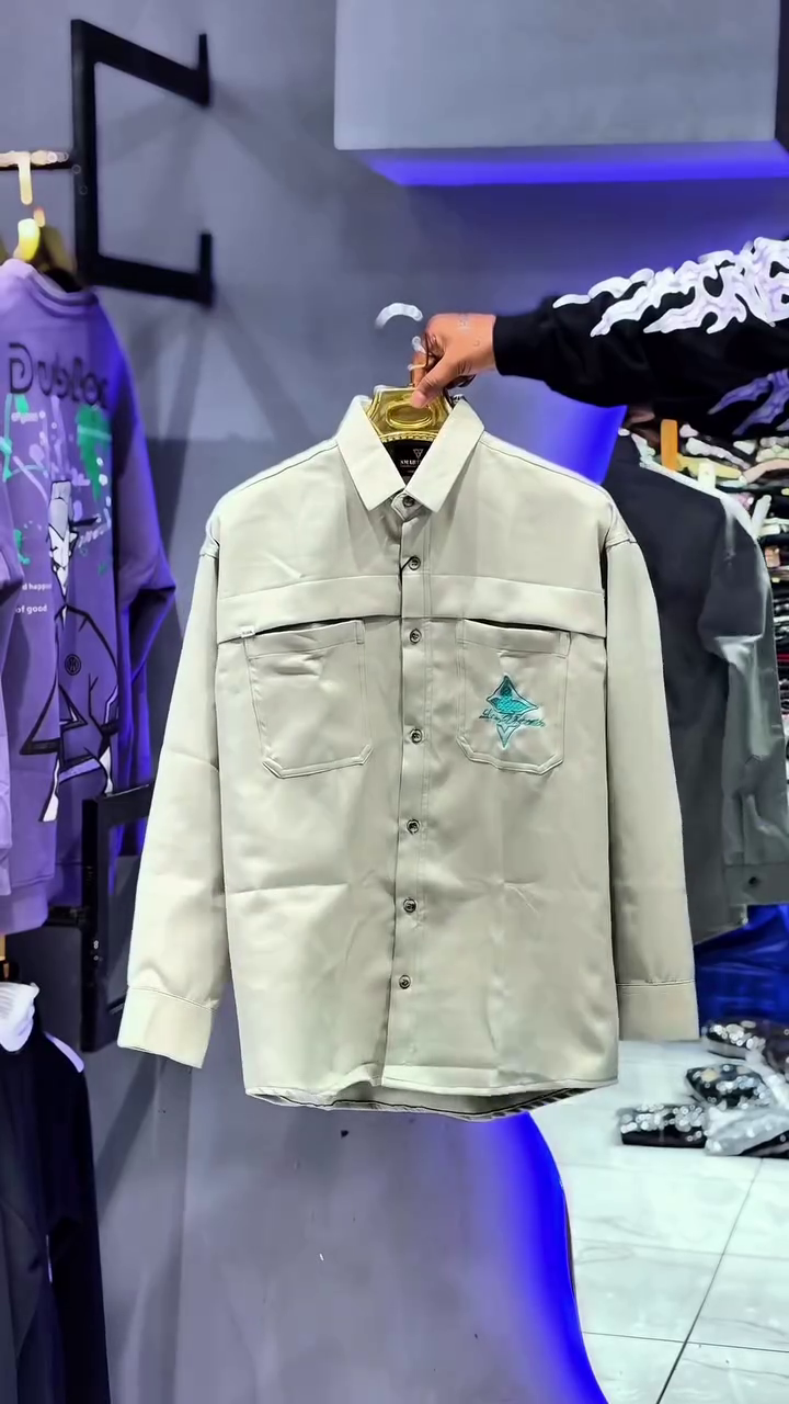 Beige Button-Up Shirt 👔 with Dual Chest Pockets ✨ + Blue-Green Embroidered Design 🎨 Casual Ensemble