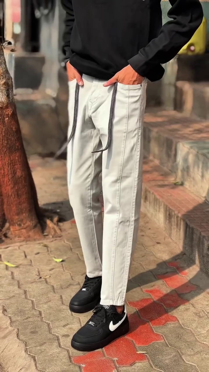 Black Sweatshirt 👕 + Light-Colored Pants 👖 with Long Black Drawstrings 🎀 + Black Sneakers 👟 Streetwear Ensemble