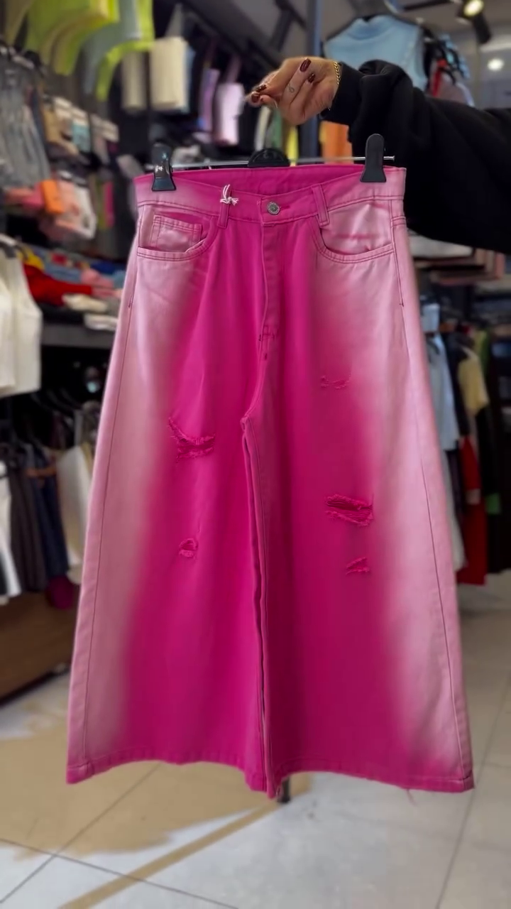 White T-Shirt 👕 Layered Under Pink & White Striped Short-Sleeved Shirt 🎀 + Bright Pink Shorts 👖 Coordinated Casual Outfit