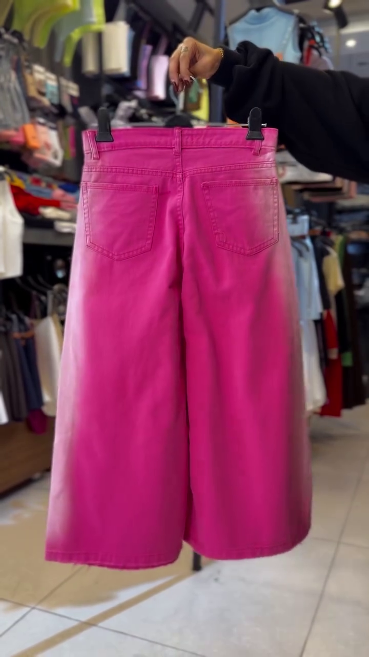 White T-Shirt 👕 Layered Under Pink & White Striped Short-Sleeved Shirt 🎀 + Bright Pink Shorts 👖 Coordinated Casual Outfit