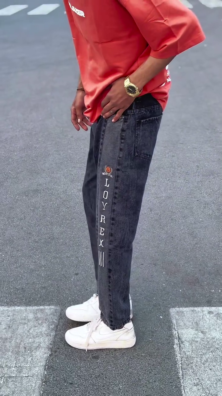 Bright Red Oversized Shirt 👕 + Dark Washed Jeans 👖 with Vertical Stripe ✨ + White Sneakers 👟 Streetwear Ensemble