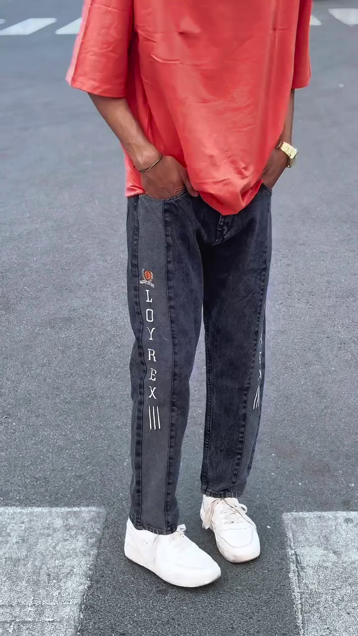Bright Red Oversized Shirt 👕 + Dark Washed Jeans 👖 with Vertical Stripe ✨ + White Sneakers 👟 Streetwear Ensemble