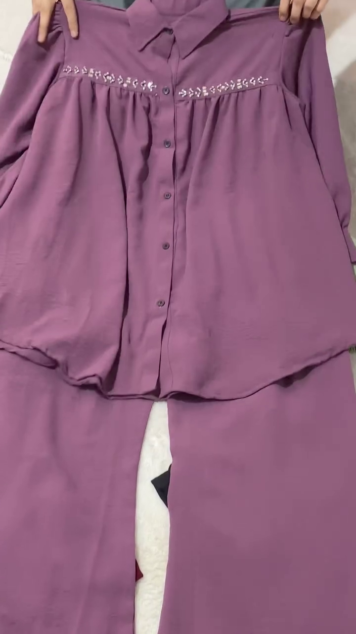 Women’s Mauve Two-Piece Co-Ord Set – Embellished Button-Down Shirt with Matching Wide-Leg Trousers 👚👖✨