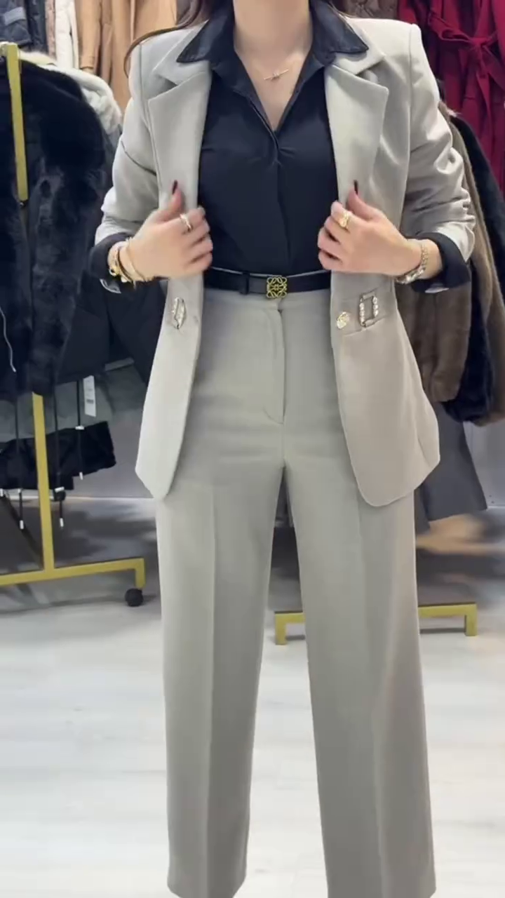 Light Grey Tailored Blazer with Matching High-Waist Wide-Leg Formal Trousers and Black Inner Shirt Three-Piece Power Suit Set 🤍🖤✨👚👖