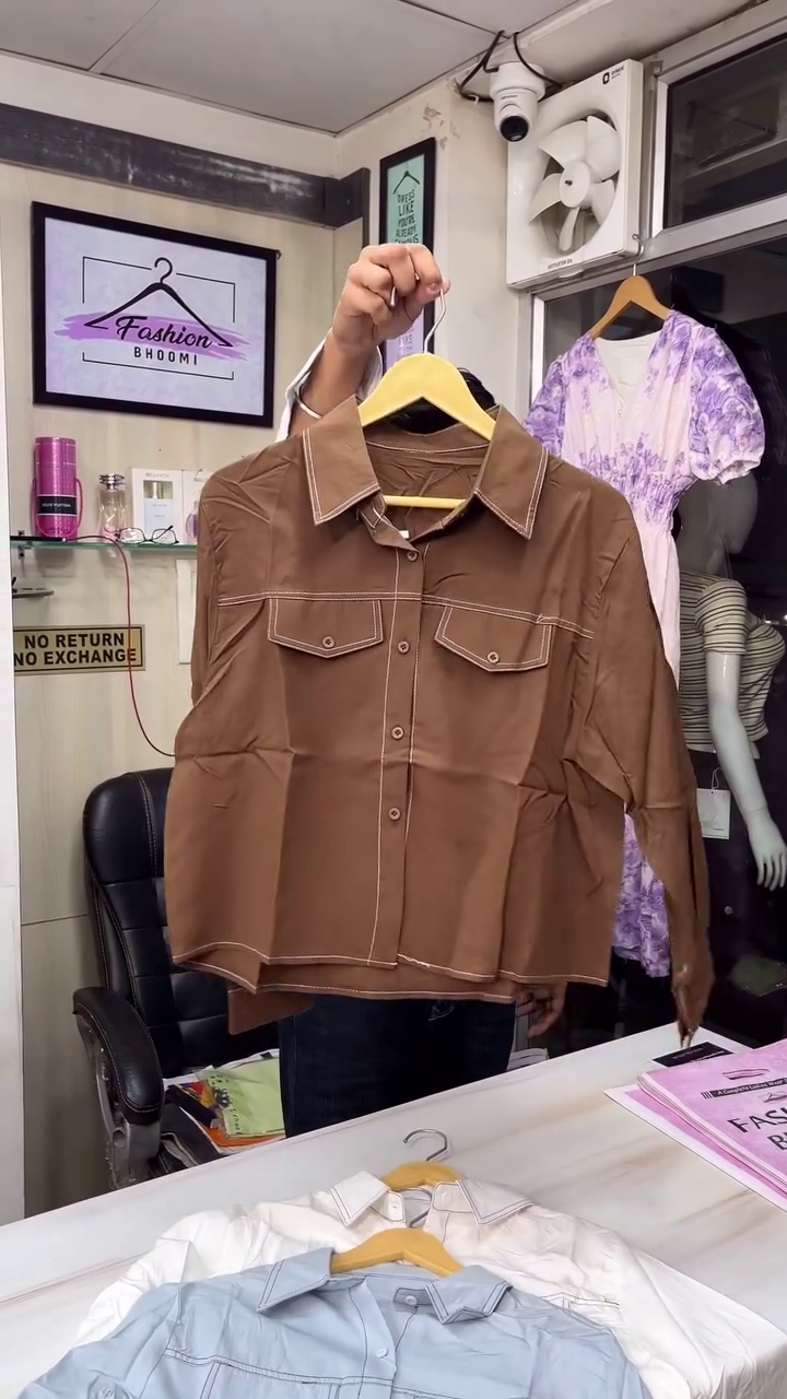 Minimalist Off-White Structured Stitch-Detail Button-Down Women’s Shirt with Dual Front Pockets 🤍✨