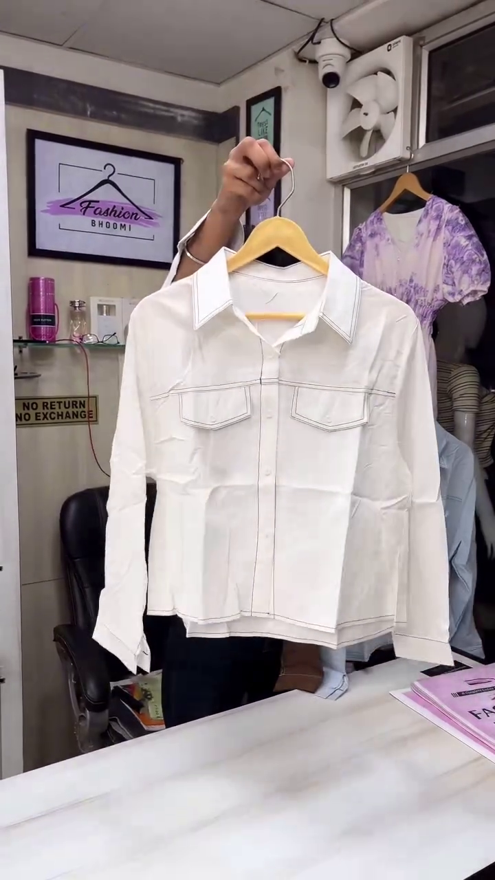 Minimalist Off-White Structured Stitch-Detail Button-Down Women’s Shirt with Dual Front Pockets 🤍✨