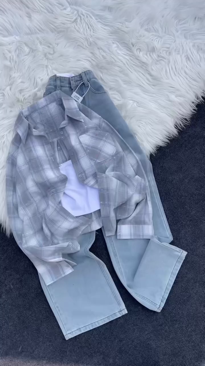 Soft Pink & White Plaid Oversized Button-Down Shirt with White Inner Tank & Light Wash Straight-Leg Denim Set 💗🤍👖