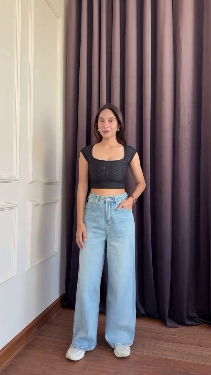 Light Blue Wide Leg Denim Jeans Casual Street Style Outfit