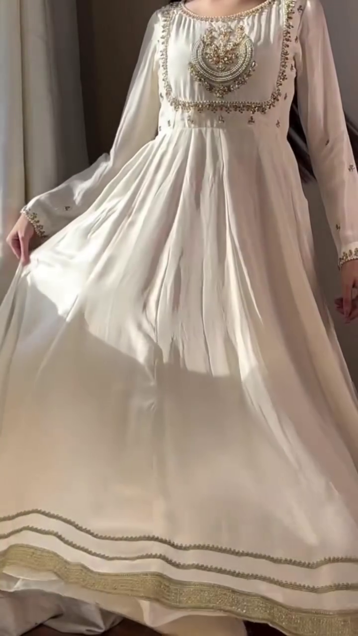 🤍 Royal Ivory Embroidered Anarkali Set with Dupatta – Timeless Festive Elegance ✨👑
