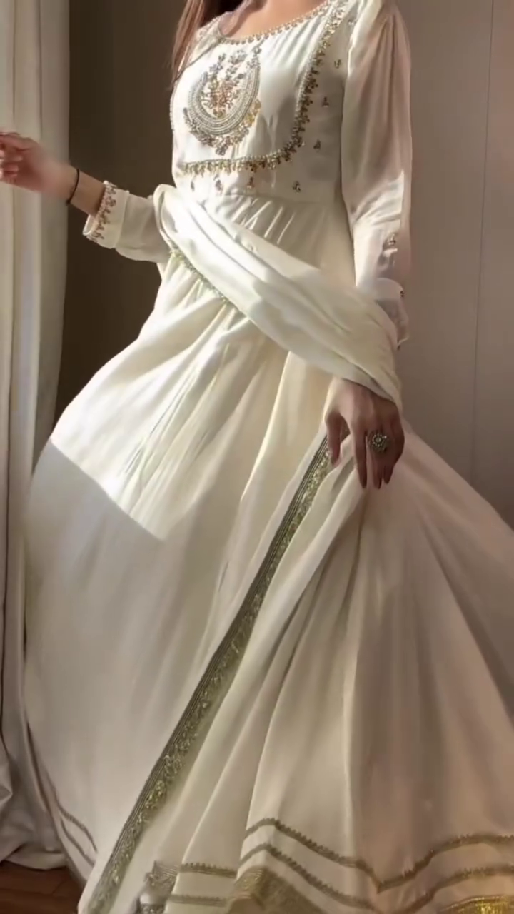 🤍 Royal Ivory Embroidered Anarkali Set with Dupatta – Timeless Festive Elegance ✨👑