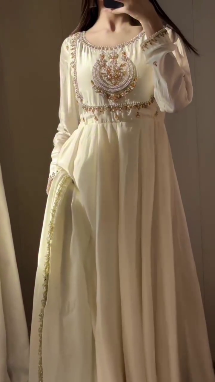 🤍 Royal Ivory Embroidered Anarkali Set with Dupatta – Timeless Festive Elegance ✨👑