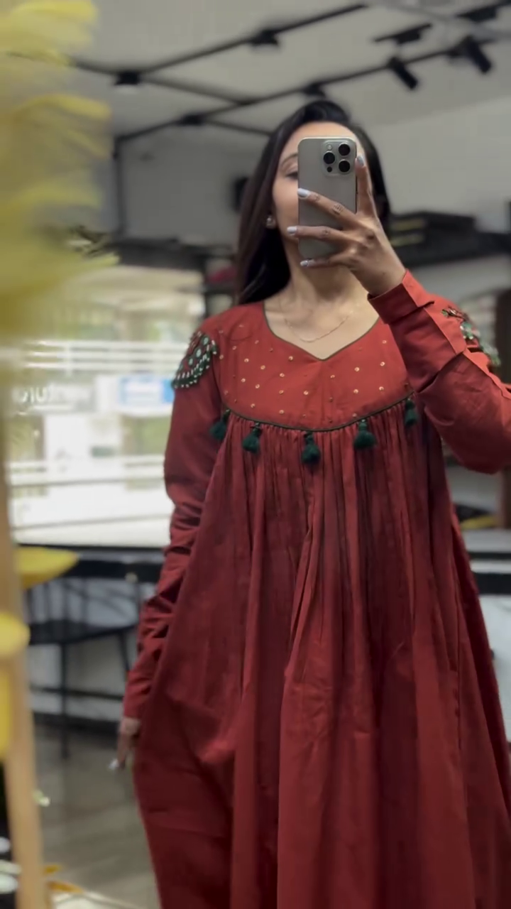 ❤️ Rustic Red Tassel Embellished Anarkali Dress – Effortless Ethnic Grace ✨🌿