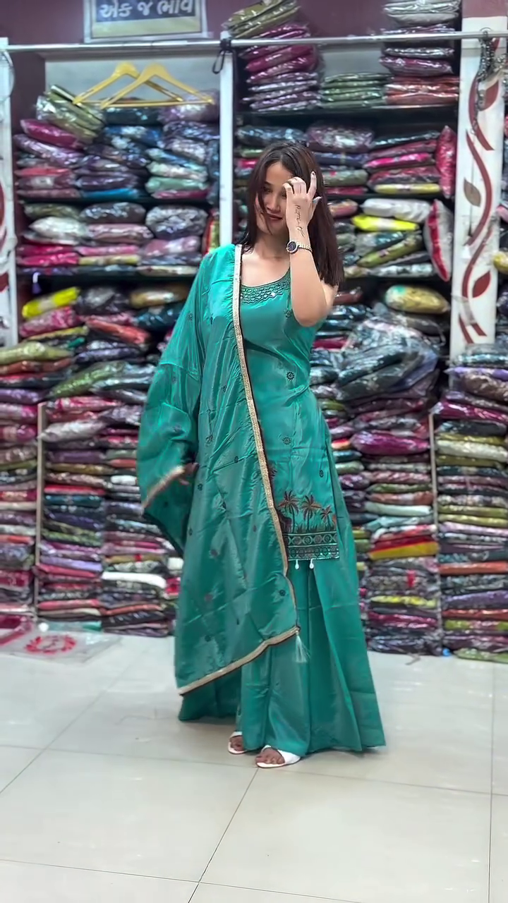 🤍 Elegant Ivory Silk Kurta Set with Scenic Embroidery – Graceful Ethnic Charm 🌿✨