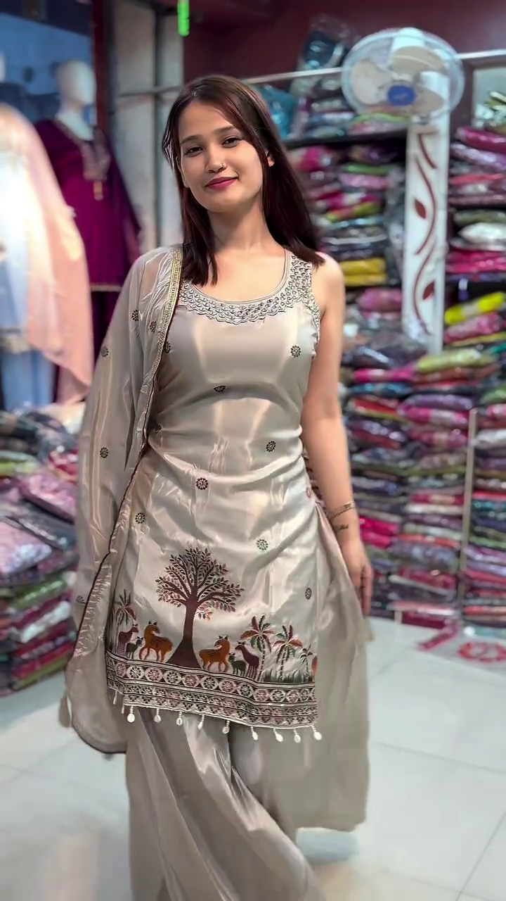 🤍 Elegant Ivory Silk Kurta Set with Scenic Embroidery – Graceful Ethnic Charm 🌿✨